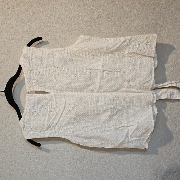 Liz Claiborne Cream Sleeveless Tie Front Blouse - Picture 3 of 3